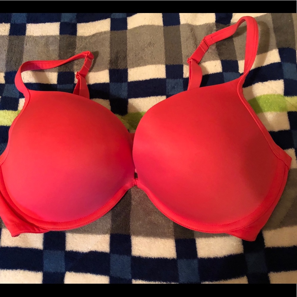 Coral Cacique bra 40D  great condition